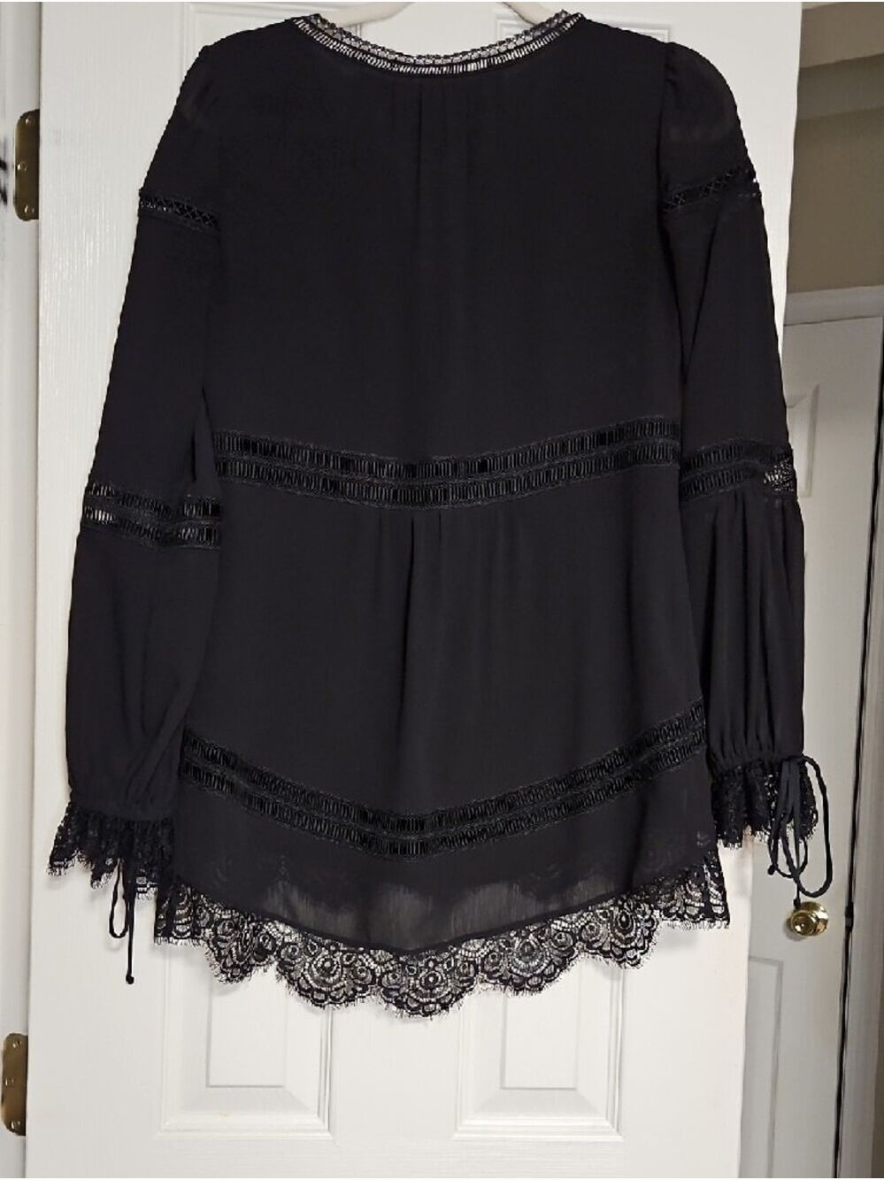 White House Black Market Black Crochet-Trim Top Size 0 - Picture 9 of 10